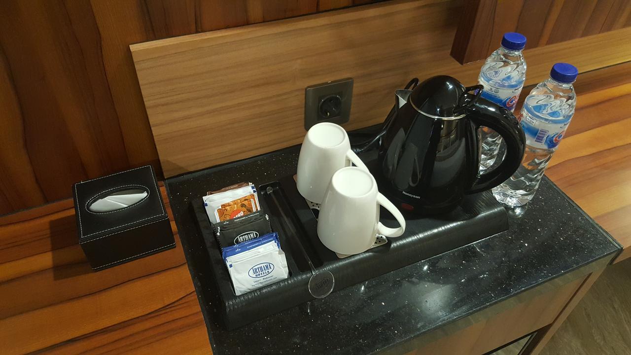 Arthama Hotels Макасар Екстериор снимка